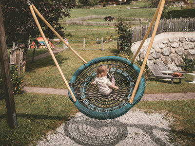 Schaukel auf dem Spielplatz des Lengauer Hofs