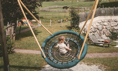 Schaukel auf dem Spielplatz des Lengauer Hofs